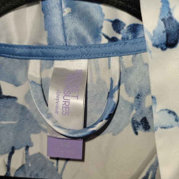 Secret Treasures Large Robe - Picture 2 of 3